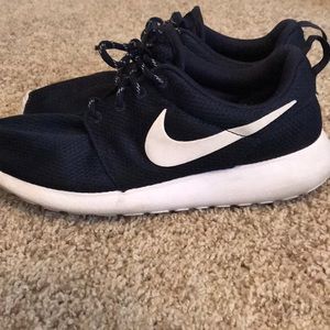 Nike Roshe Tennis Shoes